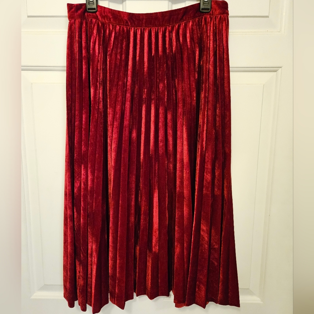 Flying Tomato velvet pleated midi skirt
